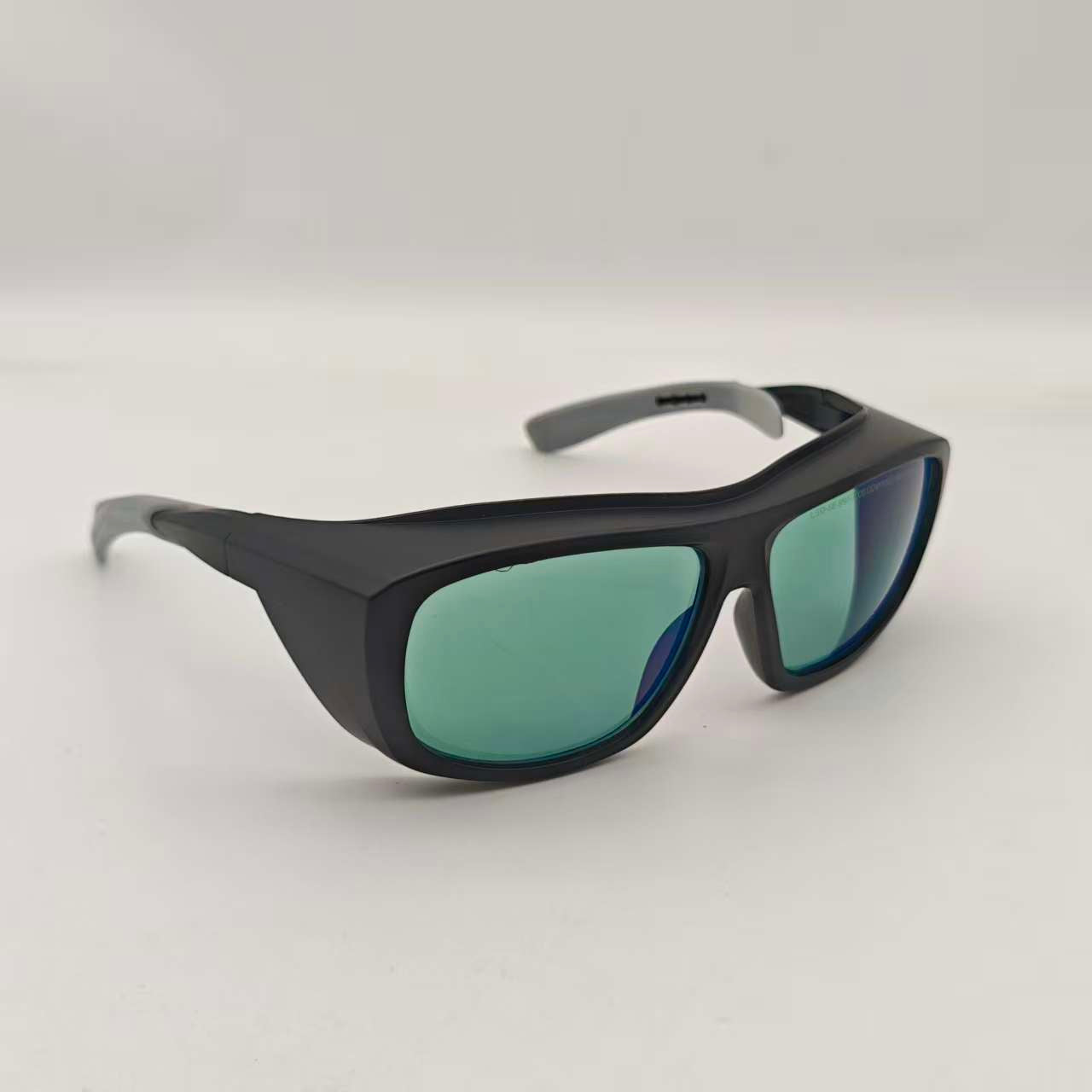 LSG-5E 850-3000nm OD4+ 1002-1800nm OD6+ For Nd:YAG, Diode Er:Glasses, Ti:YAG, Ho and Er:YAG